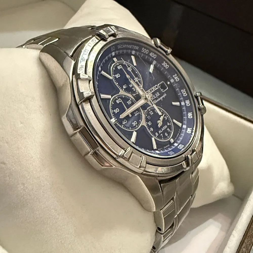 Seiko Solar Chronograph Men's Watch- stainless steel V172-OAJO